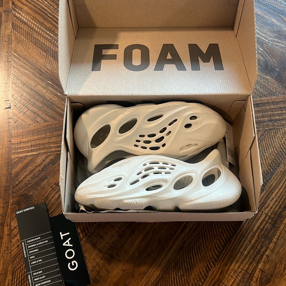 W Yeezy Foam Runners
